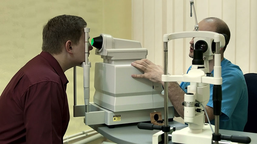 I ricercatori della FUNIBER collaborano a uno studio internazionale sull’uso del pupillometro per prevedere l’ansia negli studenti di medicina